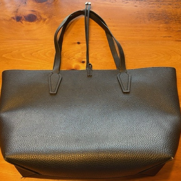 Guess two in one handbag….plus the inside bag is reversible - Picture 11 of 15